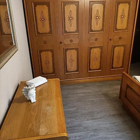 Dahlem Apartment *